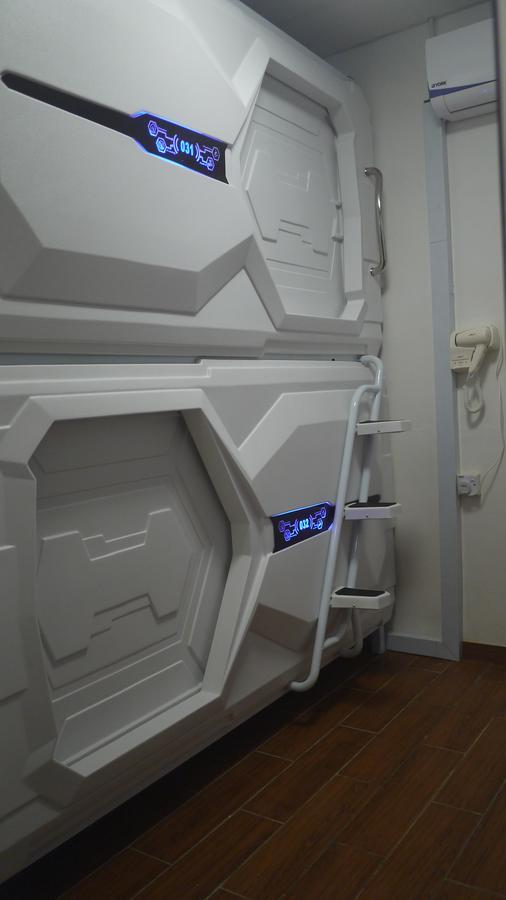 Aloha Capsule Hostel Semporna Bagian luar foto
